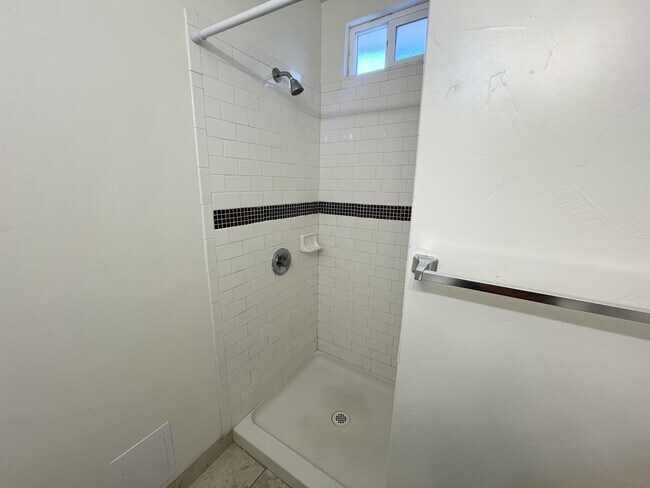 Building Photo - 1105 S State St