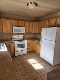 Building Photo - 3 Bedroom Condo in Belgrade