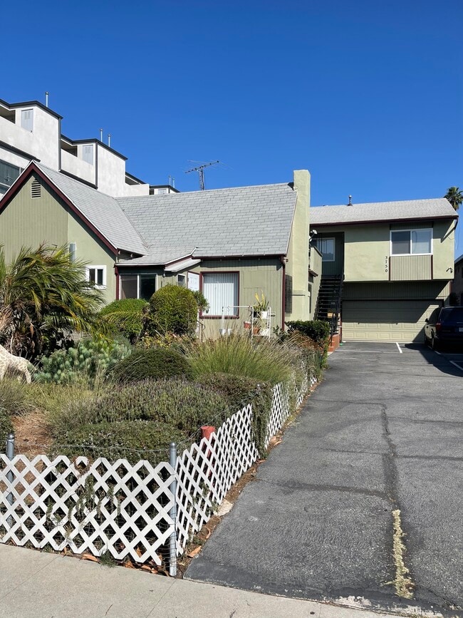 Building Photo - 3750 Clarington Ave