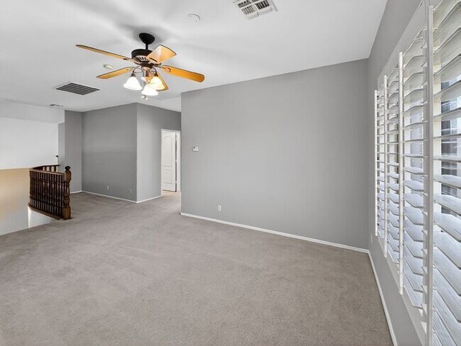 Building Photo - Charming 4 Bedrooms/ 3.5 Bath Home in Desirable Fox Crossing!!