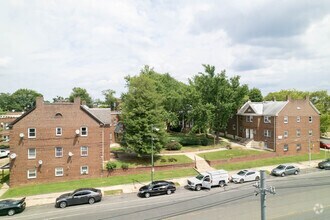 Building Photo - 4901 Oxford Ave