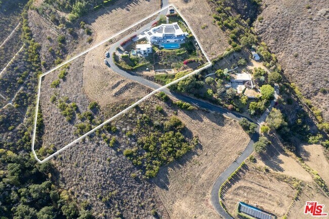 Building Photo - 28405 Via Acero