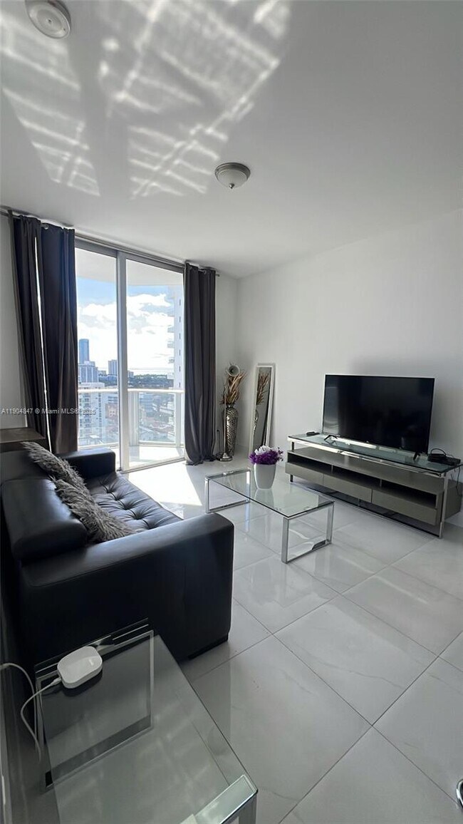 Building Photo - 1010 SW 2nd Ave