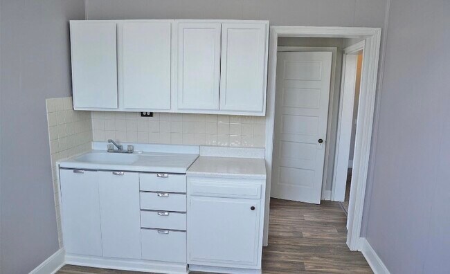 Building Photo - 403 N Market St