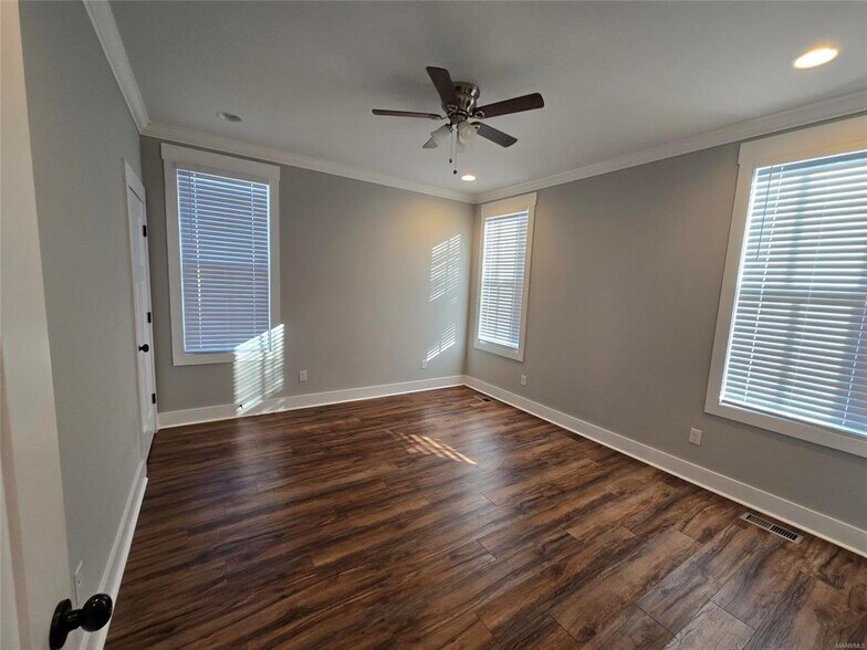 Building Photo - 61 Main St