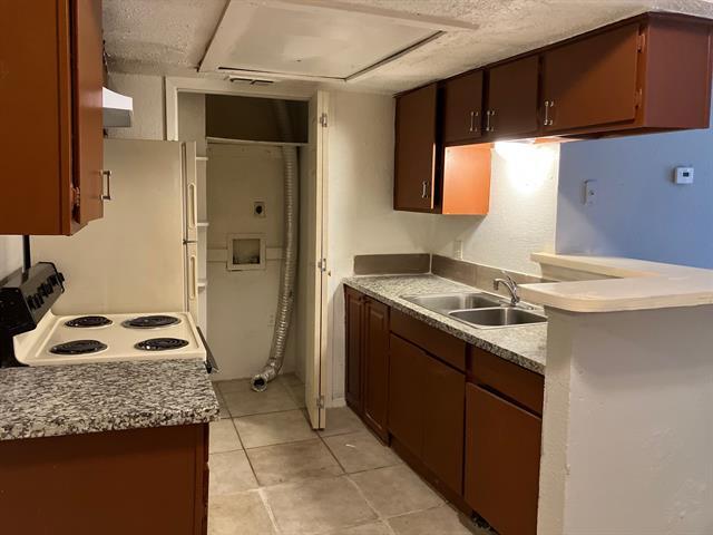 Building Photo - 7152 Fair Oaks Ave