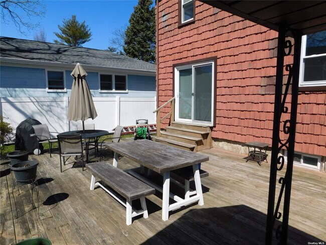 Building Photo - 360 Woodland Dr