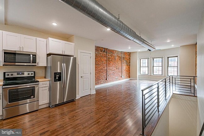 Primary Photo - 2061 South St