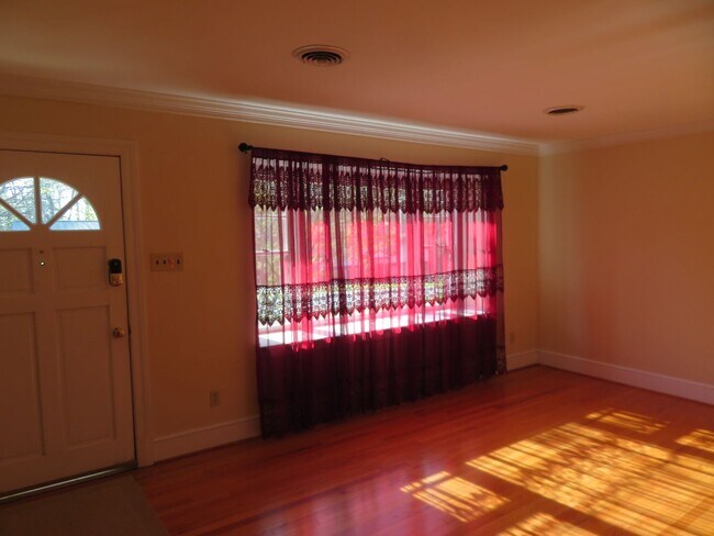 Building Photo - Meadowbrook Estates