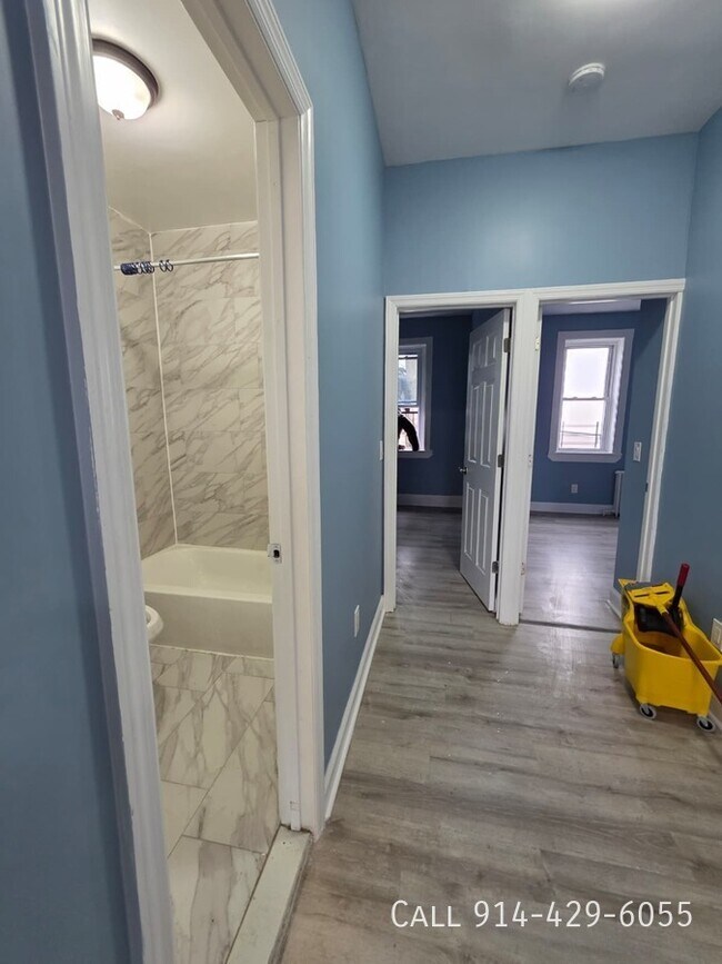 Building Photo - 194 1/2 Buena Vista Ave-