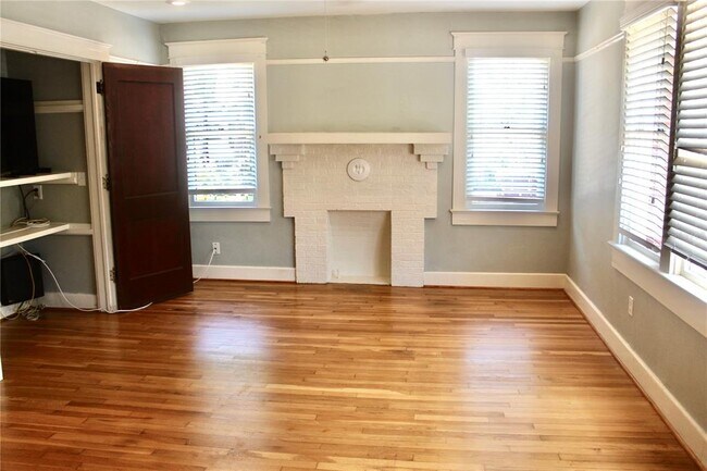 Building Photo - 701 W Swann Ave