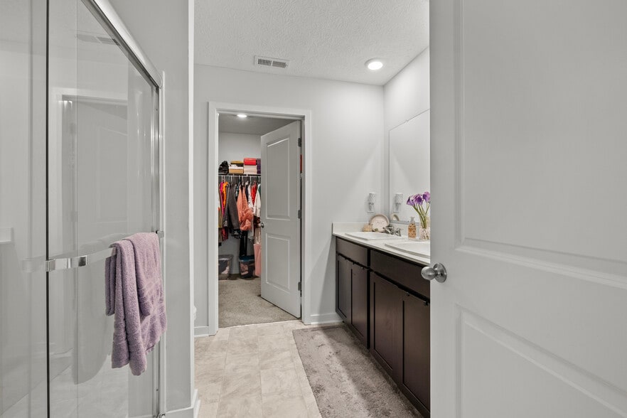 Building Photo - 5969 Hollett Dr S