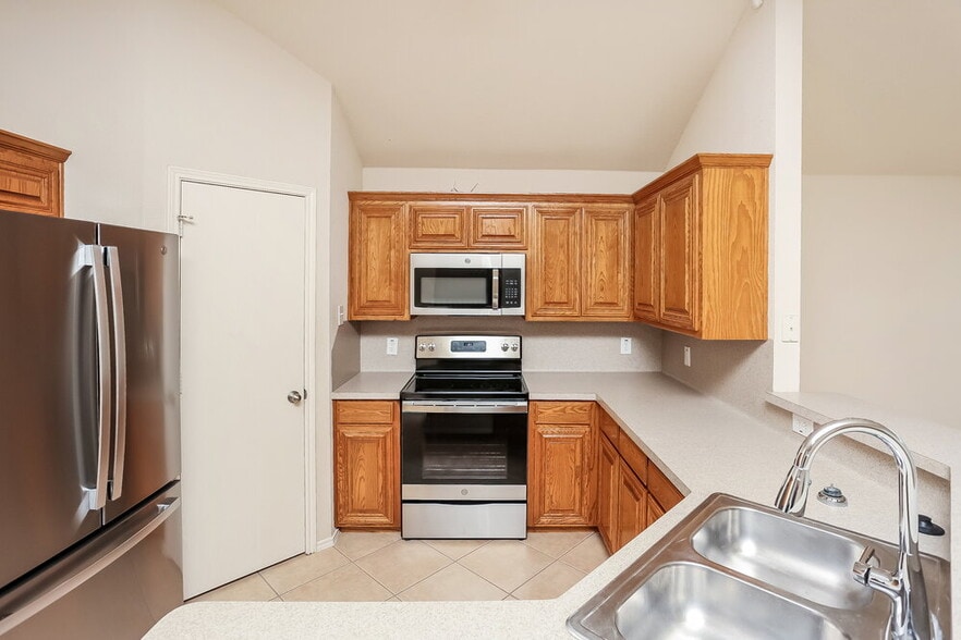 Building Photo - 10849 Braemoor Dr
