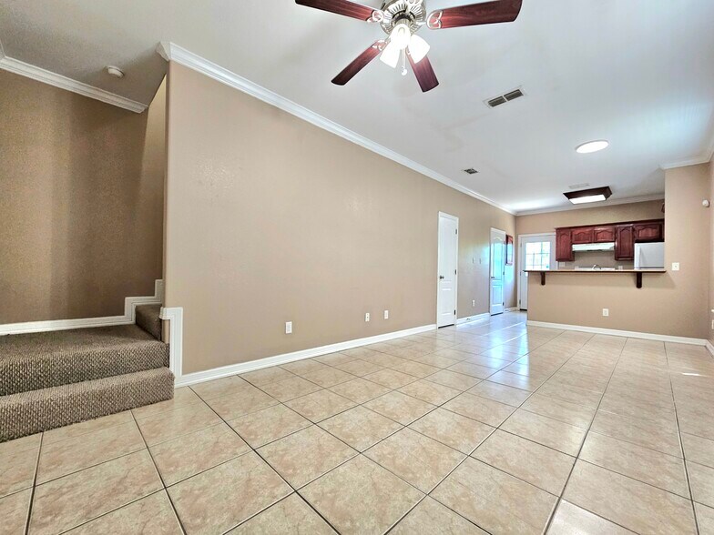 Building Photo - 3013 Treasure Haven Dr