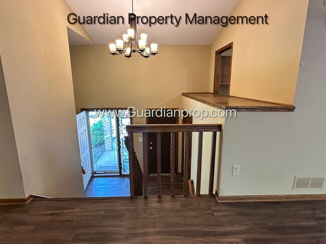 Building Photo - Eagan Single Family Home, 3 Car Garage, La...