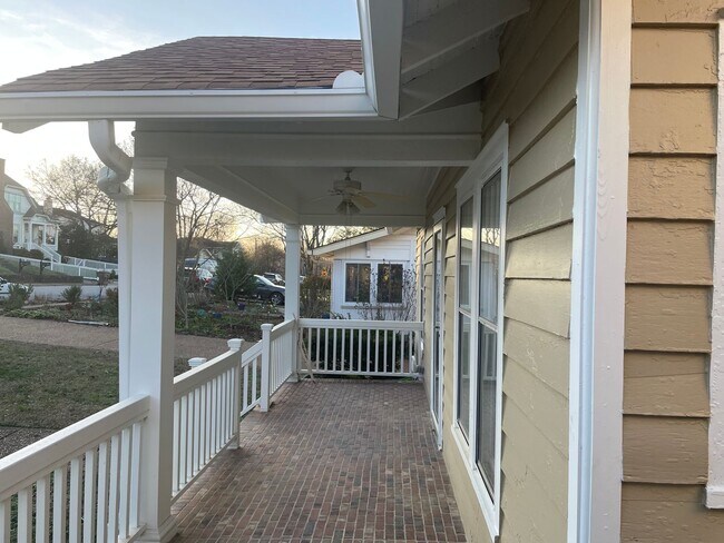 Building Photo - Historic Home 3BR / 2BA Detached Garage, W...