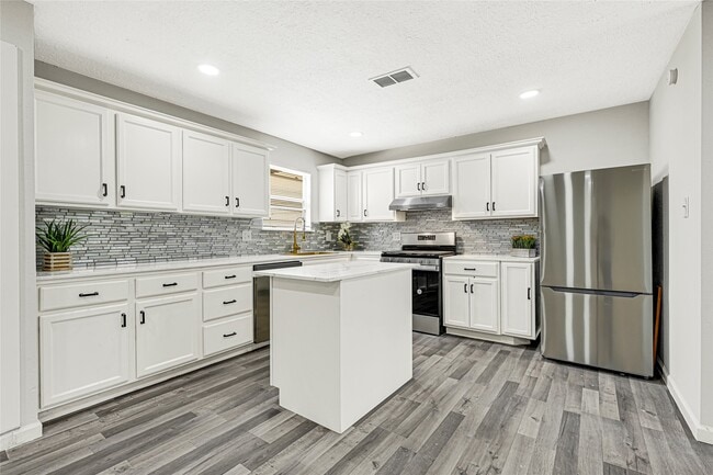 Building Photo - 3302 Stallings Dr