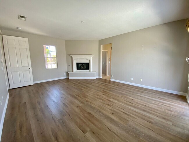 Building Photo - Executive 5 BR Home With Pool RV Parking H...