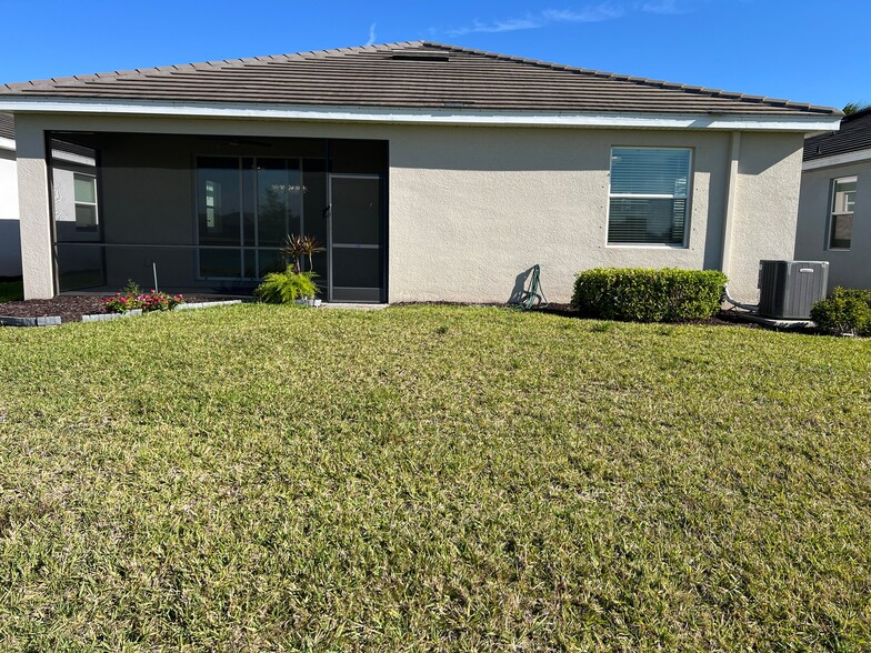 Building Photo - 4351 Bluegrass Dr