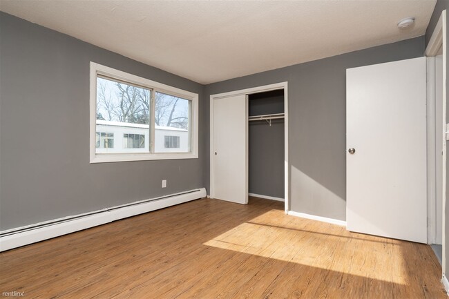 Building Photo - 4 br, 1.5 bath Townhome - 186 Westland St B