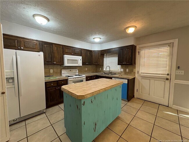 Building Photo - 405 Bannerman Pl
