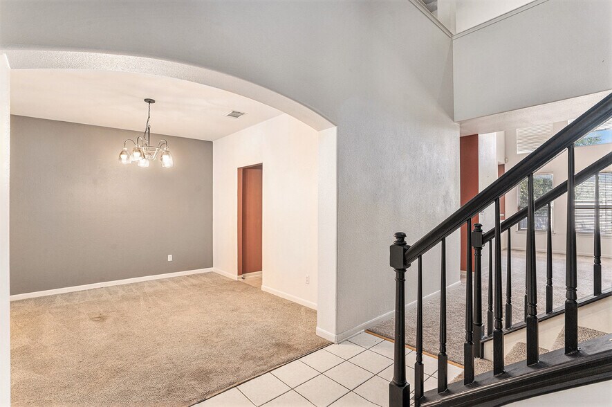 Building Photo - 2635 Lakehills
