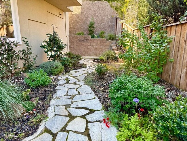 Building Photo - 6 Jasper Ct