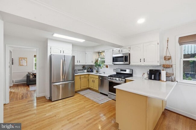 Building Photo - 8007 Wildwood Dr