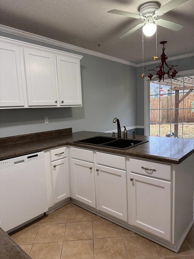 Building Photo - 383 Taylors Way