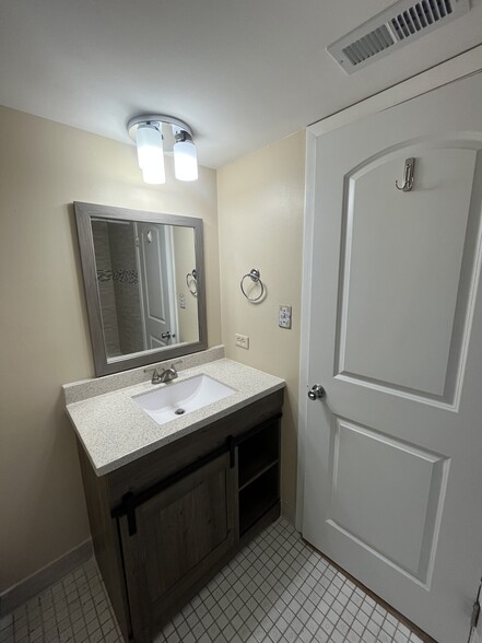 Main Bedroom Bathroom - 15349 West Ave