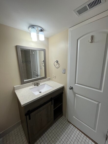 Master Bedroom Bathroom - 15349 West Ave