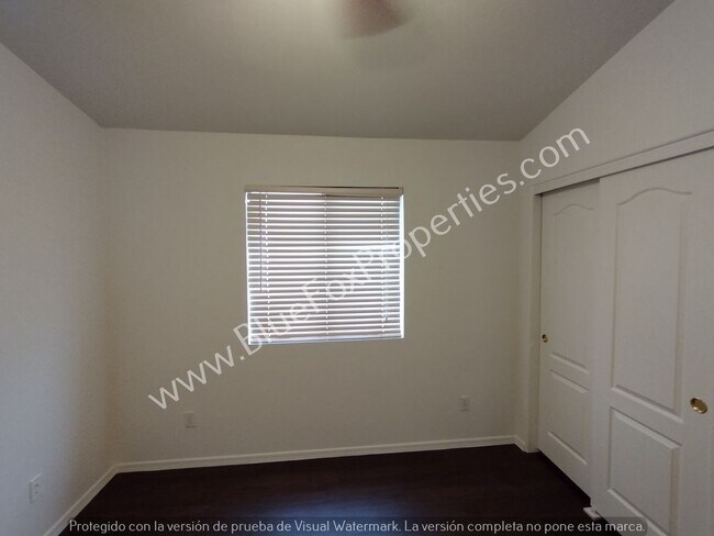 Building Photo - 915 N Silverleaf Oak Pl