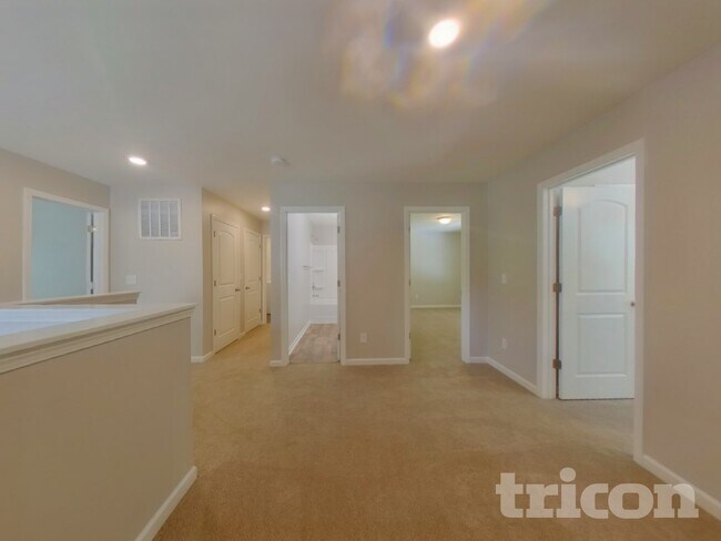 Building Photo - 2480 Marthas Ridge Dr