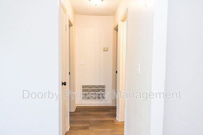 Building Photo - 6404 Middle Dr
