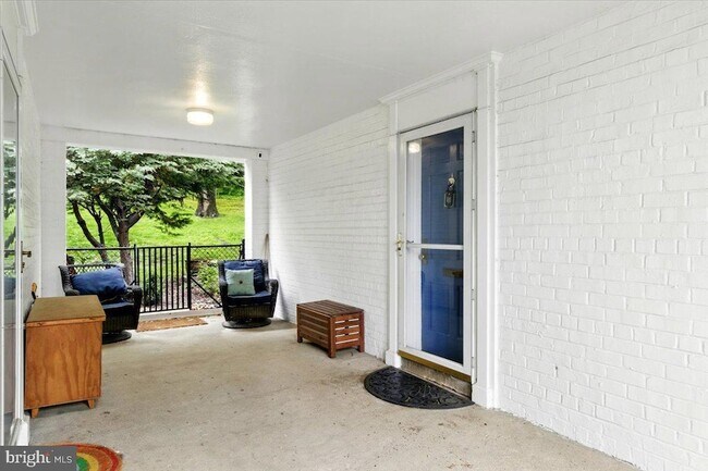 Building Photo - 1006 Valley Dr