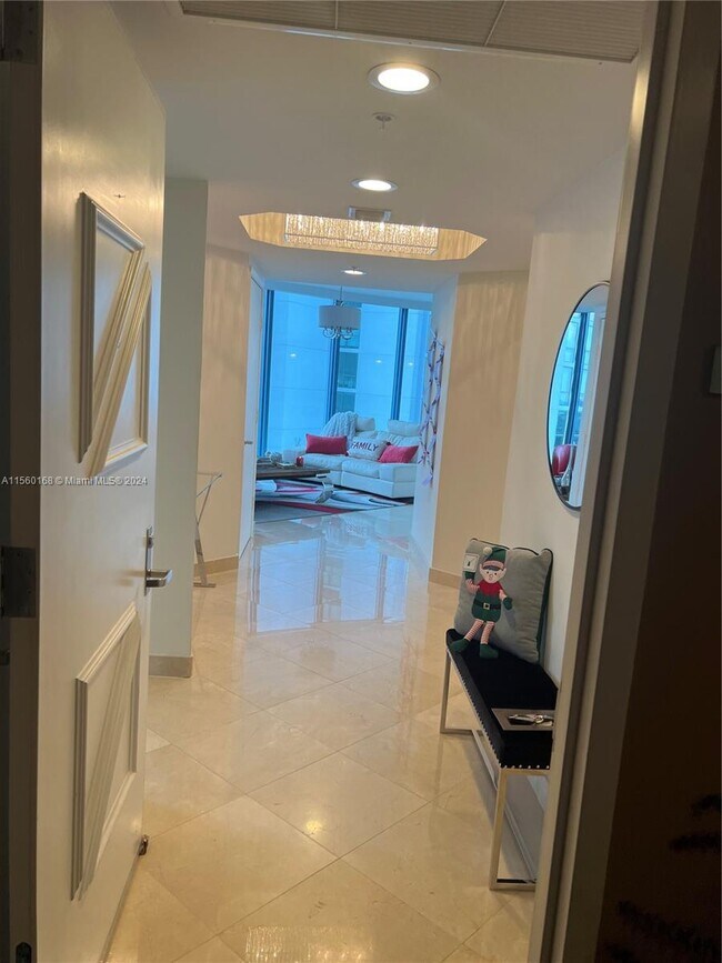 Building Photo - 333 Las Olas Way