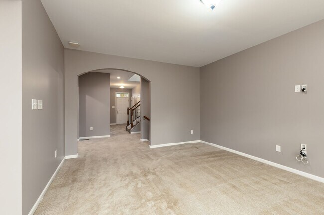 Building Photo - Spacious Home in Williamsburg - WASHINGTON RIDGE