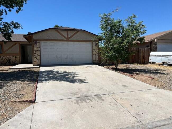 Building Photo - Coming Soon! 3 bedroom 2 bathroom available in Adelanto!