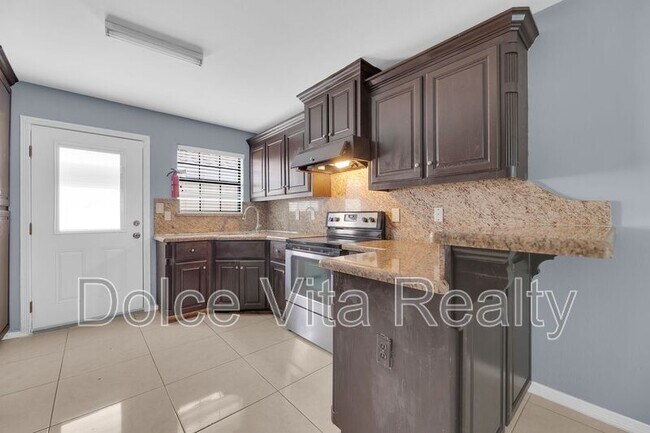 Building Photo - 110 S Ridge Ln