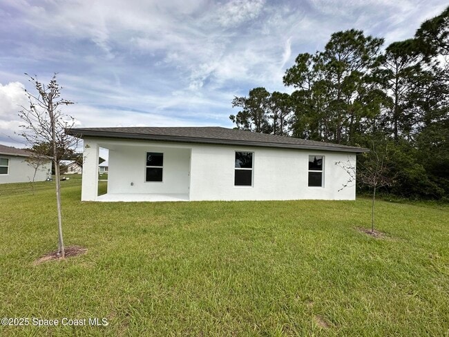 Building Photo - 510 Breakwater St SE