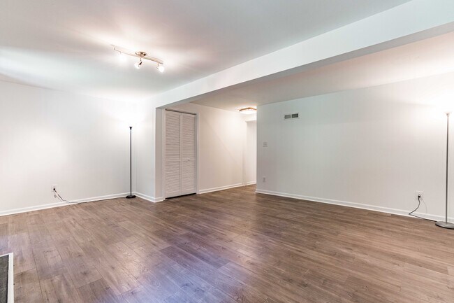 Building Photo - 1708 Ithaca Ln