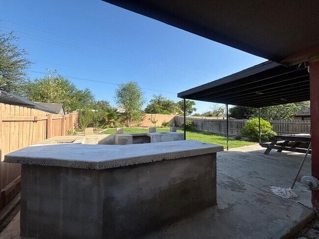 Building Photo - 1415 Quail Creek Rd