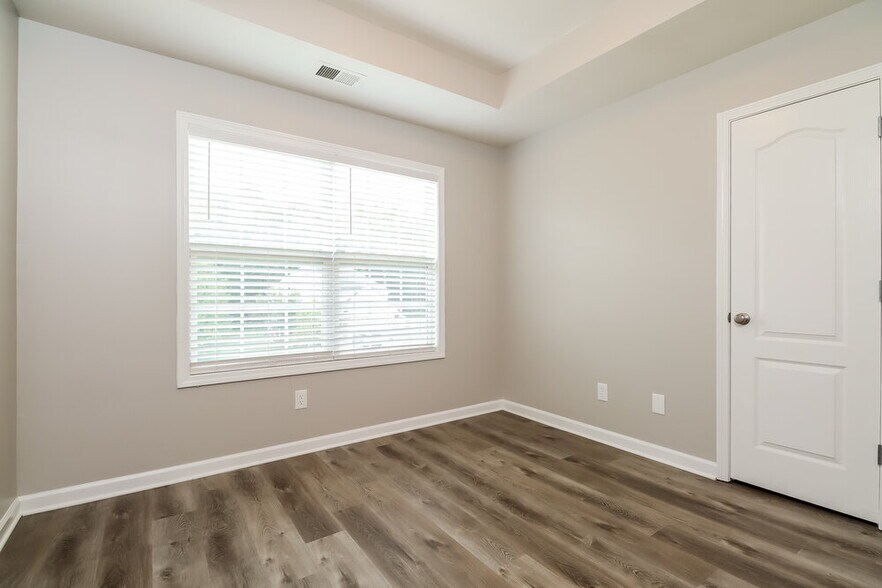 Building Photo - 1021 Bluecoat Cir