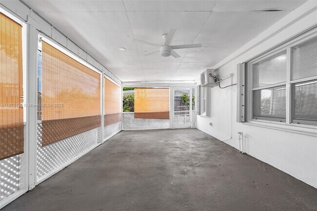 Building Photo - 658 SW 1st Ct