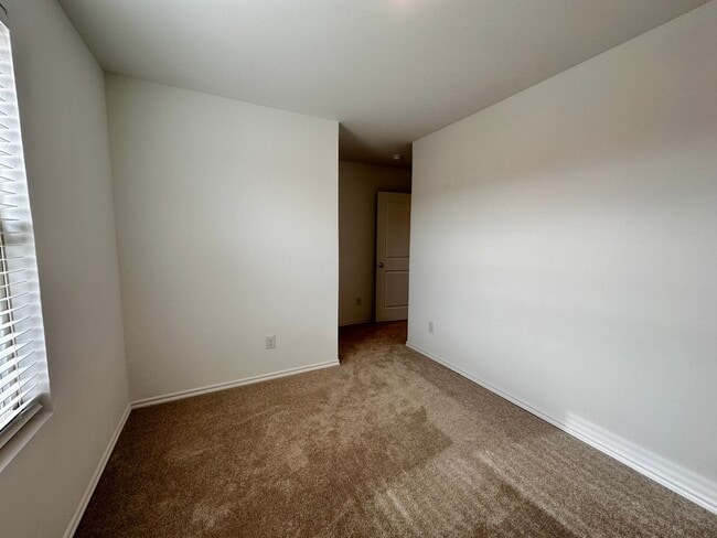 Building Photo - 3 Bed New Build Home