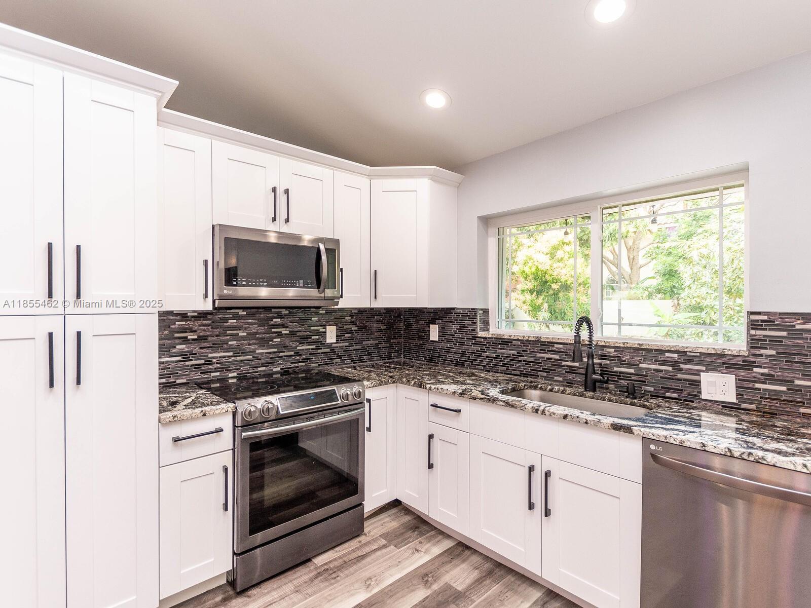 Building Photo - 9939 Majestic Way