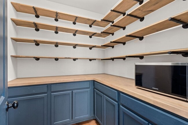 Building Photo - Former Model Home in the highly coveted Jackson Hills subdivision!