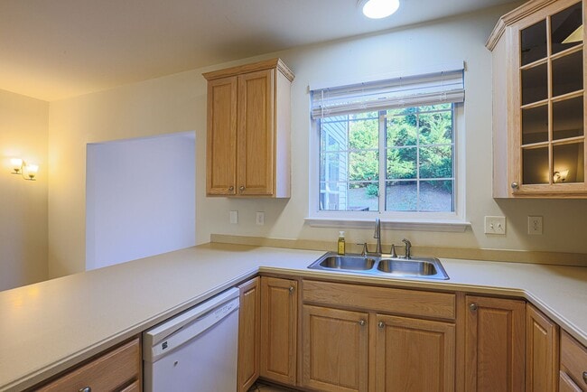 Building Photo - 641 Kirkcaldy Wy