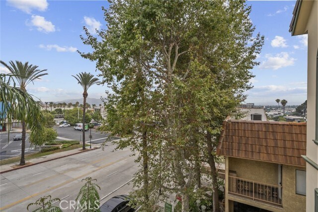 Building Photo - 231 E Burbank Blvd