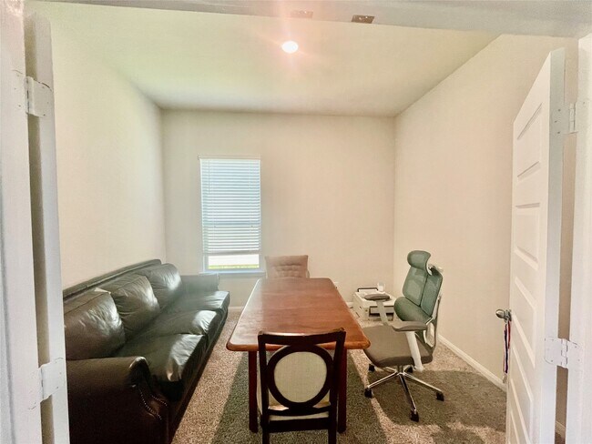 Building Photo - 1055 Bluebonnet Trl